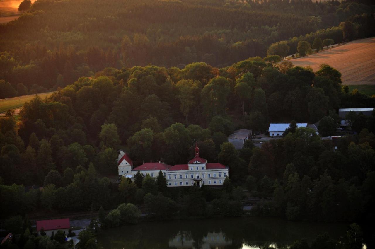 Penzion Zamek Rozsochatec Exterior foto