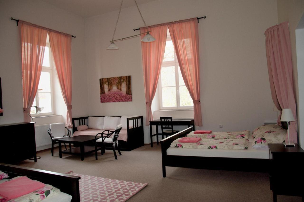 Penzion Zamek Rozsochatec Exterior foto